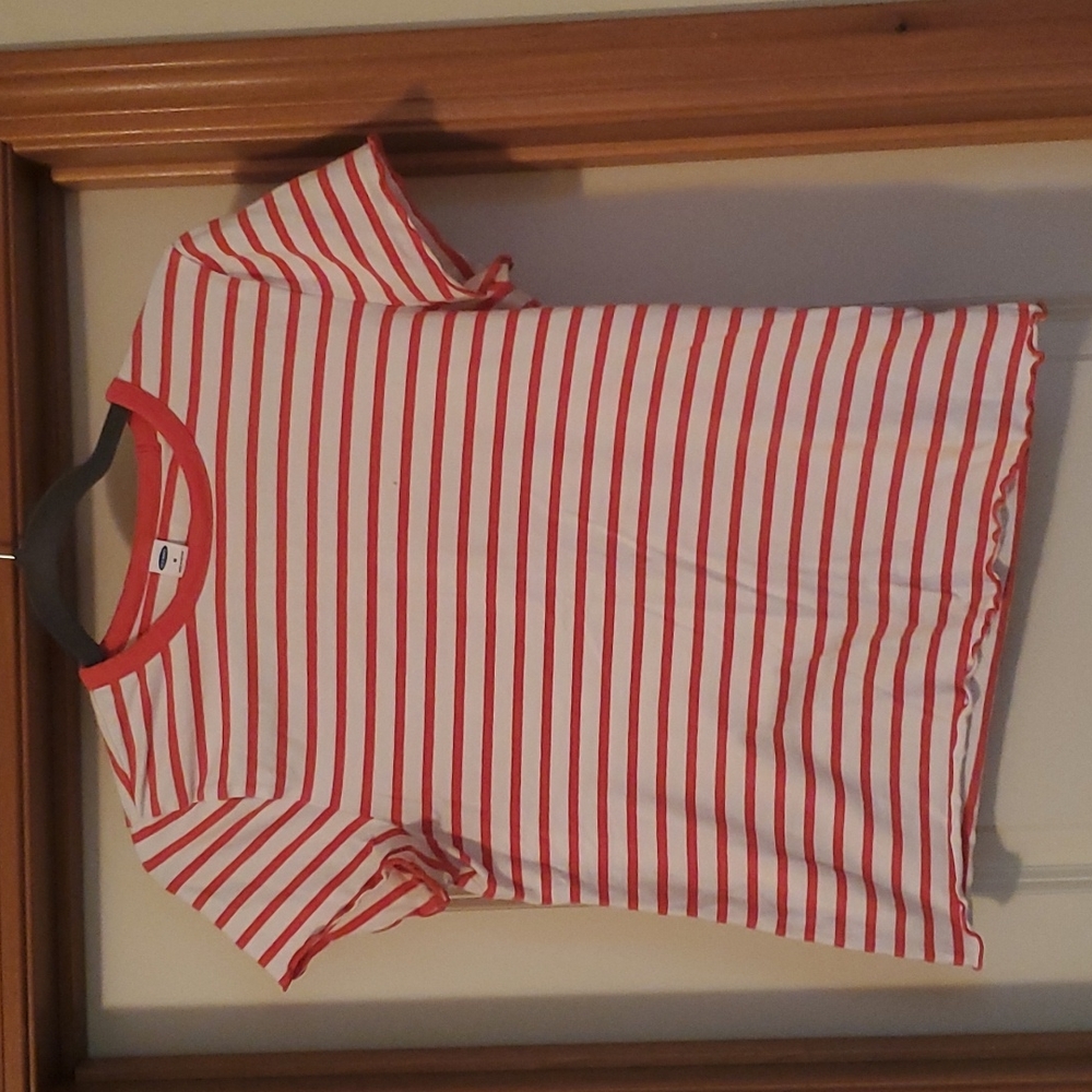 White and red stripe t-shirt with ruffle seams